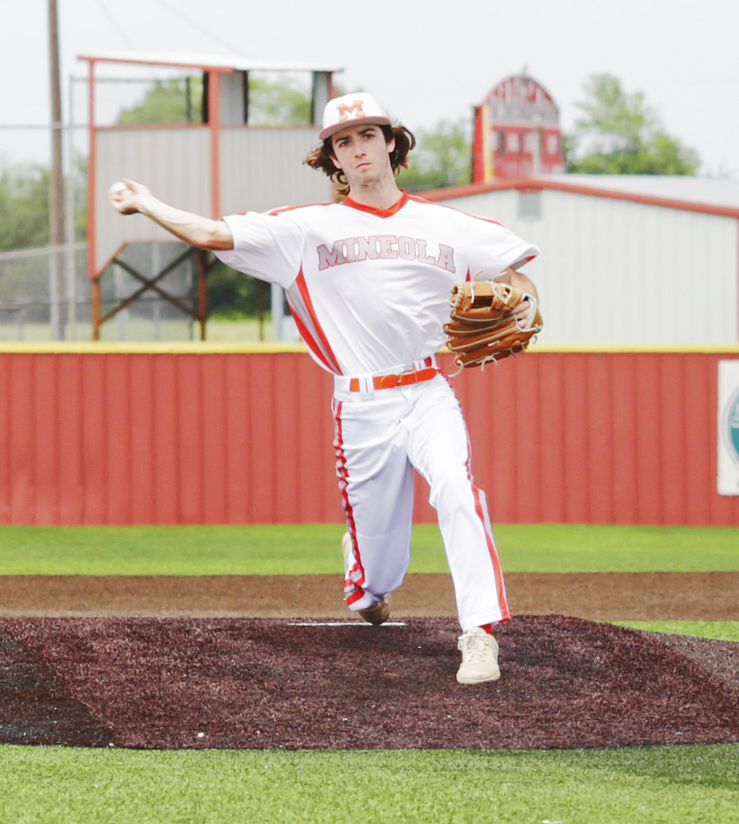 Mineola starter Jack Heard demonstrated remarkable persistence and composure in earning the bidistrict win.